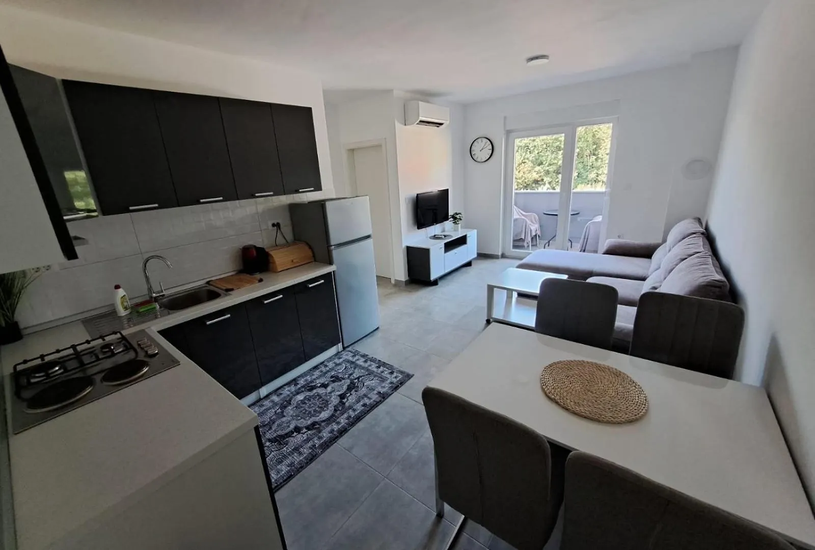 Medulin Modern 2-Bedroom Apartment
